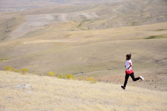Altın madalya için Süphan Dağı eteklerinde antrenman yapıyor